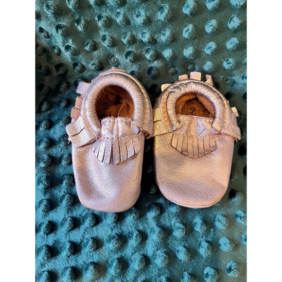 Freshly Picked Moccasins size 2.5 2 1/2 rose gold pink metallic shoes - Picture 1 of 5